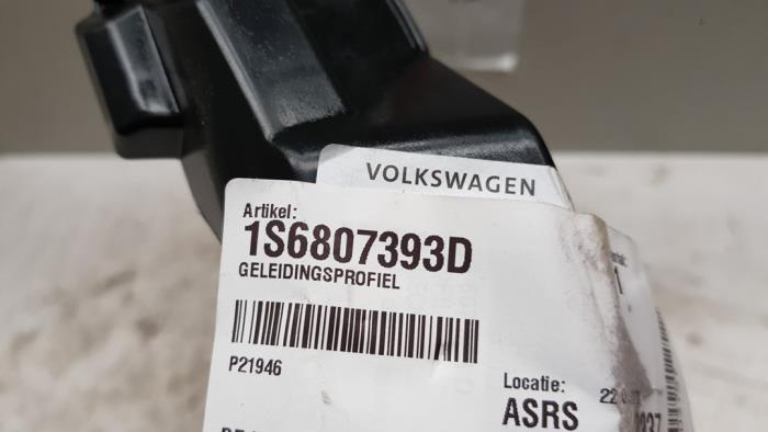 Support pare-chocs arrière gauche d'un Volkswagen Up! (121) 1.0 12V 60 2015