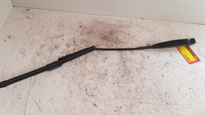 Front wiper arm from a Ford Ka II 1.2 2011