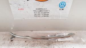Używane Listwa grilla Volkswagen Polo VI (AW1) 1.0 TSI 12V BlueMotion Cena € 25,00 Procedura marży oferowane przez Baris Schiedam