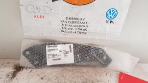 Usados Marco de faro derecha Volkswagen Polo V (6R) 1.2 12V BlueMotion Technology Precio € 10,00 Norma de margen ofrecido por Baris Schiedam