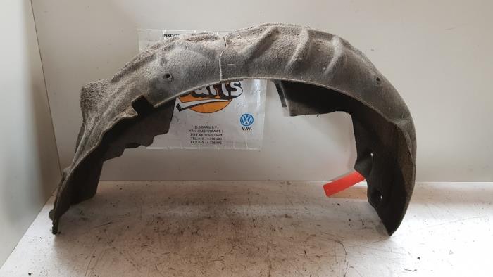 Wheel arch liner from a Seat Leon (5FB) 1.2 TSI Ecomotive 16V 2013
