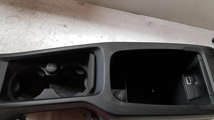 Middle console from a Volvo V40 (MV) 1.6 D2 2012