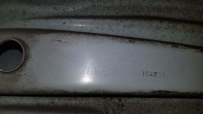 Stoßstangeträger hinten van een Volvo V40 (MV) 1.6 D2 2012