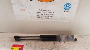 Gebrauchte Set Gasdämpfer Heckklappe Volkswagen Up! (121) 1.0 12V 60 Preis € 15,00 Margenregelung angeboten von Baris Schiedam
