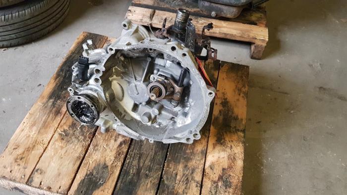 Gebrauchte Getriebe Volkswagen Lupo (6X1) 1.0 MPi 50 Preis € 40,00 Margenregelung angeboten von Baris Schiedam