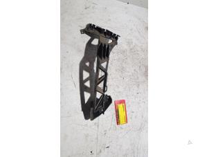 Used Rear bumper bracket, left Peugeot 207/207+ (WA/WC/WM) 1.6 16V VTi Price € 15,00 Margin scheme offered by Baris Schiedam