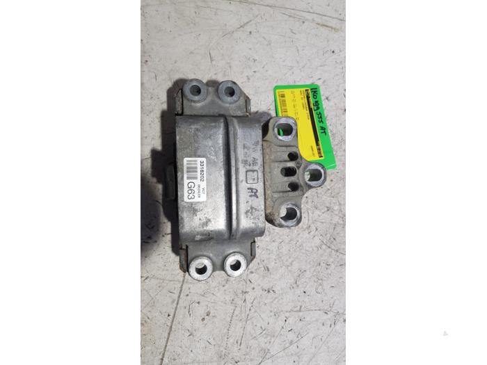 Gearbox mount from a Audi A3 Sportback (8PA) 2.0 TDI 16V 2009