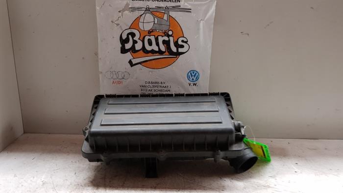 Gebrauchte Luftfiltergehäuse Volkswagen Polo IV (9N1/2/3) 1.4 16V BiFuel Preis € 25,00 Margenregelung angeboten von Baris Schiedam