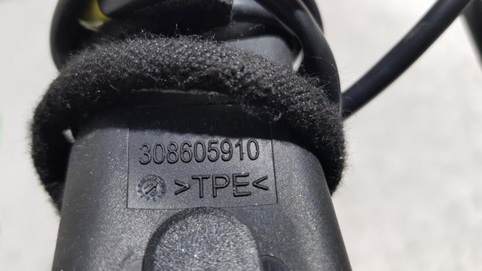 Insertion ceinture de sécurité avant droite d'un Peugeot 108 1.0 12V 2018