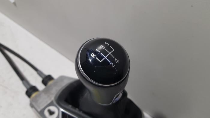 Mechanizm skrzyni biegów z Volkswagen Polo V (6R) 1.0 TSI 12V BlueMotion 2017