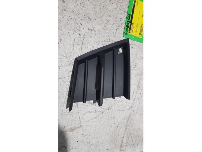 Bumper grille from a Skoda Fabia III Combi (NJ5) 1.0 12V 2020