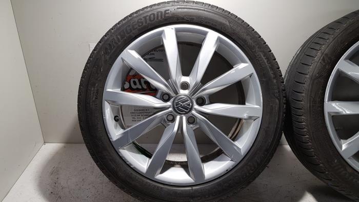 Sport rims set + tires from a Volkswagen Golf VII (AUA) 1.4 TSI 16V 2014