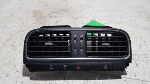 Usados Rejilla de aire de salpicadero Volkswagen Polo V (6R) 1.2 TDI 12V BlueMotion Precio € 25,00 Norma de margen ofrecido por Baris Schiedam