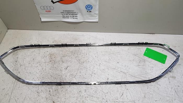Grille strip from a Ford B-Max (JK8) 1.0 EcoBoost 12V 100 2014