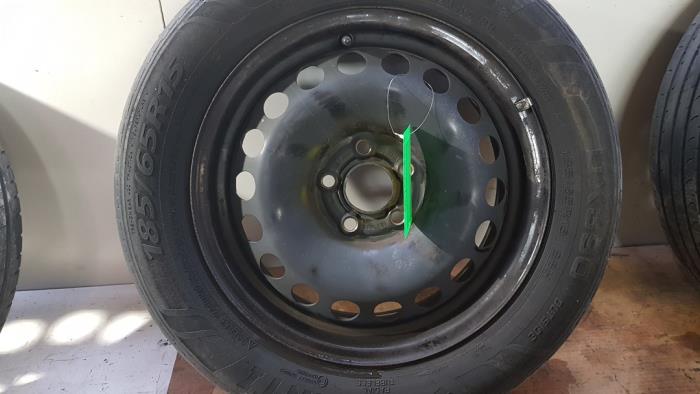Wheel + tyre from a Volkswagen Polo VI (AW1) 1.6 TDI 16V 95 2019
