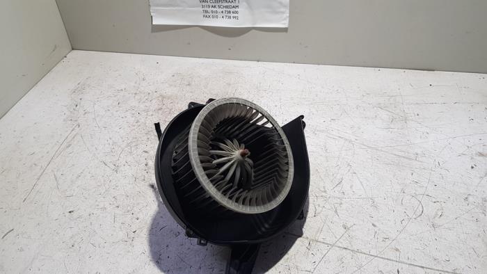 Motor de ventilador de calefactor de un Volkswagen Polo V (6R) 1.2 TDI 12V BlueMotion 2012