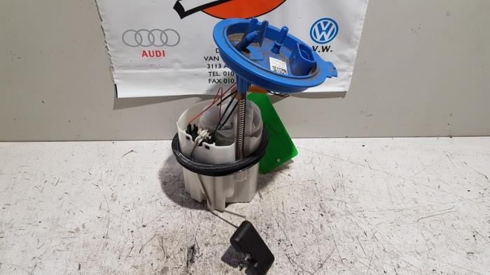 Bomba de gasolina de un Volkswagen Polo VI (AW1) 1.0 TSI 12V 2020