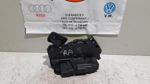Używane Mechanizm blokady drzwi prawych tylnych wersja 4-drzwiowa Volkswagen Polo VI (AW1) 1.0 TSI 12V Cena € 15,00 Procedura marży oferowane przez Baris Schiedam