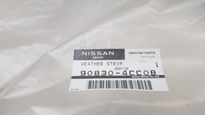 Goma de portón trasero de un Nissan X-Trail (T32) 1.6 DIG-T 16V 163 2016