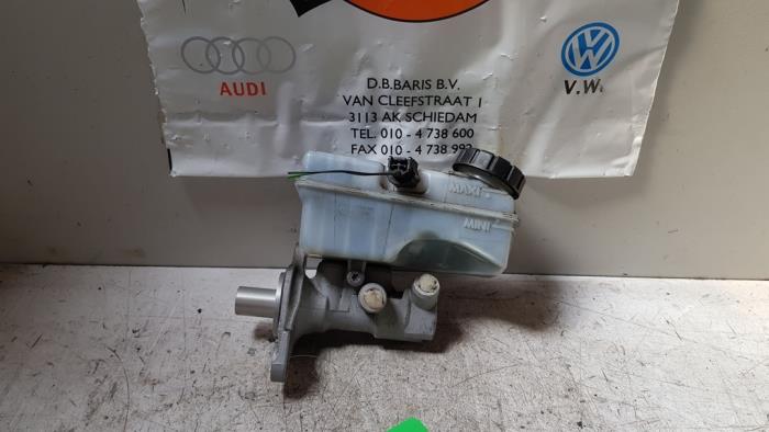 Gebrauchte Hauptbremszylinder Renault Clio IV (5R) 1.5 Energy dCi 90 FAP Preis € 20,00 Margenregelung angeboten von Baris Schiedam