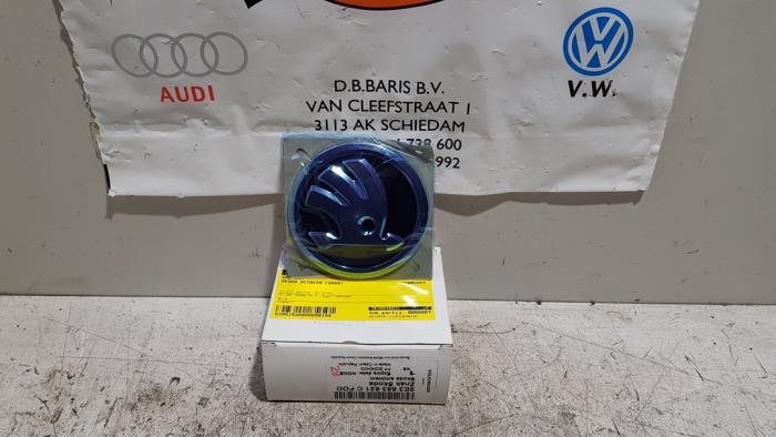 Używane Emblemat Skoda Octavia Combi (NXAC) 1.0 TSI 12V Cena € 15,00 Procedura marży oferowane przez Baris Schiedam
