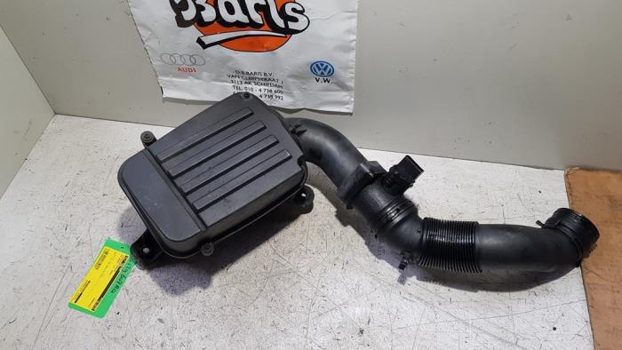 Gebrauchte Luftfiltergehäuse Volkswagen Caddy III (2KA,2KH,2CA,2CH) 2.0 SDI Preis € 20,00 Margenregelung angeboten von Baris Schiedam