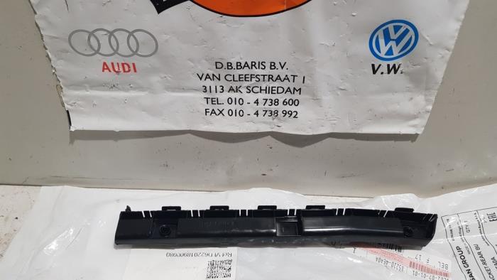 Rear bumper mounting bracket