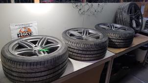 Begagnade Sporthjulsuppsättning + däck Audi Q7 (4LB) 3.0 TDI V6 24V Ad Blue Pris € 1.150,00 Marginaltabell erbjuds av Baris Schiedam