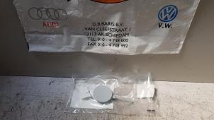 Begagnade Skydd, främre dragögla Seat Ibiza V (KJB) 1.0 TSI 12V Pris € 10,00 Marginaltabell erbjuds av Baris Schiedam