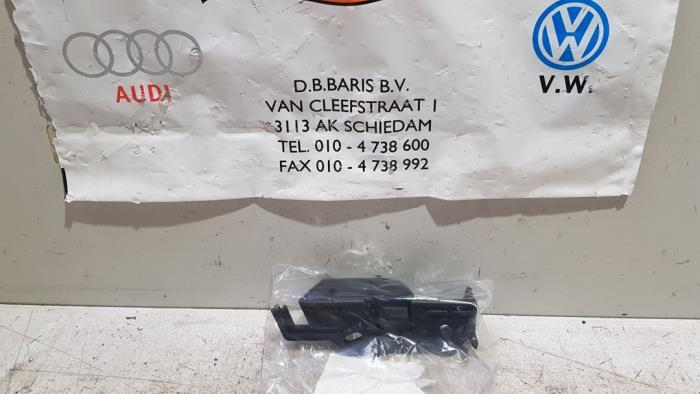 Front bumper mounting bracket