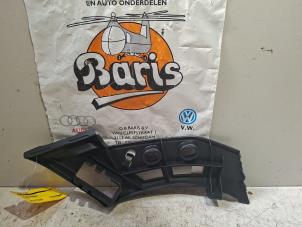 Usagé Support pare-chocs avant droit Skoda Enyaq iV 80X Prix € 15,00 Règlement à la marge proposé par Baris Schiedam