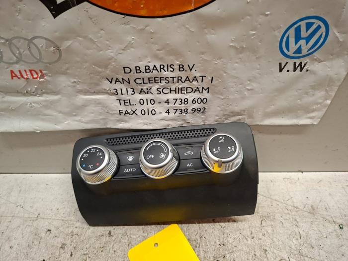 Używane Panel climatronic Audi A1 (8X1/8XK) 1.4 TFSI 16V 122 Cena € 40,00 Procedura marży oferowane przez Baris Schiedam