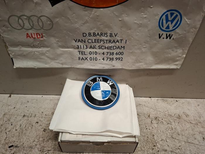 Begagnade Emblem BMW i5 (G60) eDrive40 84 kWh Pris € 25,00 Marginaltabell erbjuds av Baris Schiedam