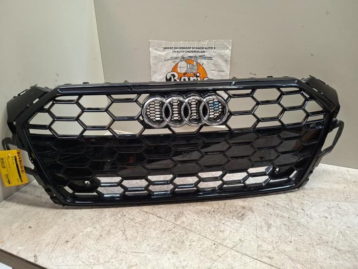 Używane Grill Audi A5 (F53/F5P) 2.0 40 TFSI Mild Hybrid 16V Cena € 200,00 Procedura marży oferowane przez Baris Schiedam