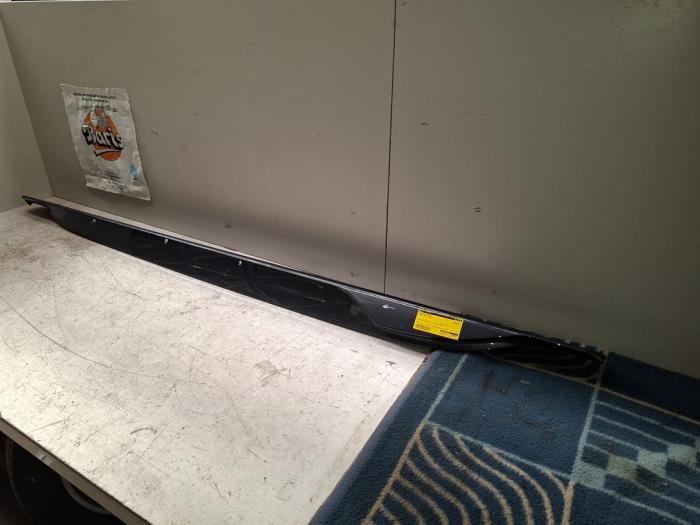 Front sill – 10E853856