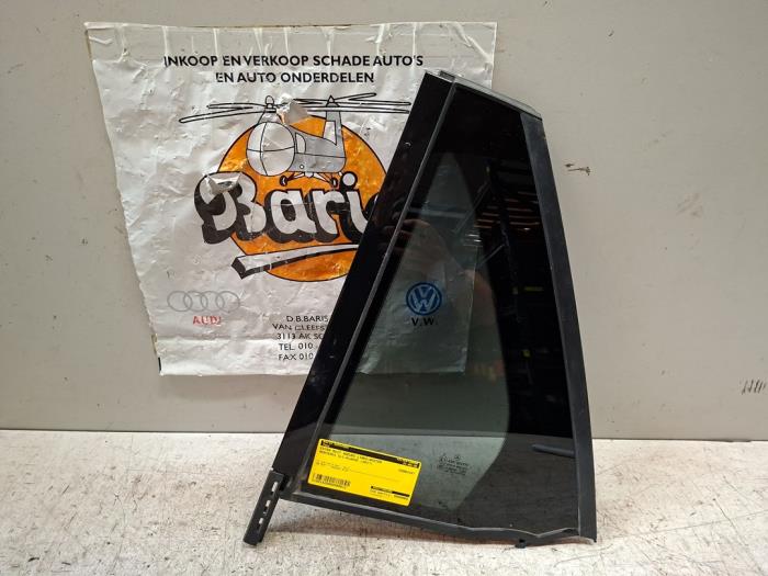 Rear vent glass