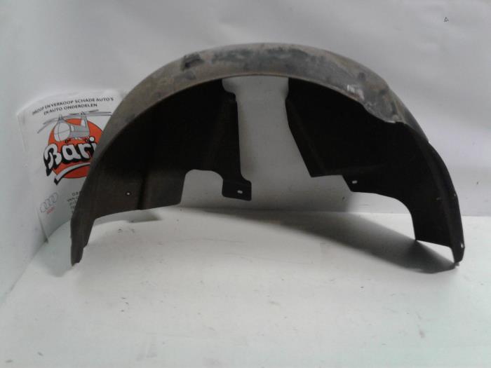 Inner wheel arch from a Seat Leon (1P1) 1.9 TDI 105 2006