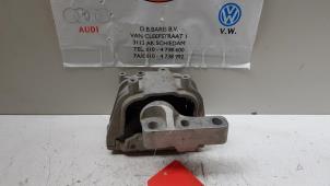 Motorlager van een Volkswagen Golf VI (5K1) 2.0 TDI 16V 2009