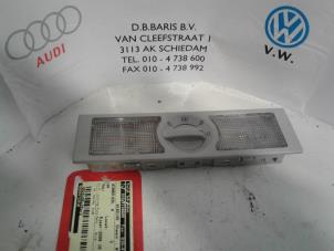 Usagé Eclairage intérieur arrière Volkswagen Polo V (6R) 1.6 TDI 16V 90 Prix sur demande proposé par Baris Schiedam
