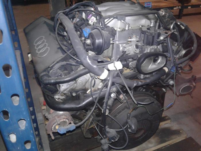 Motor de un Audi A4 Avant (B5) 2.6 V6 1997