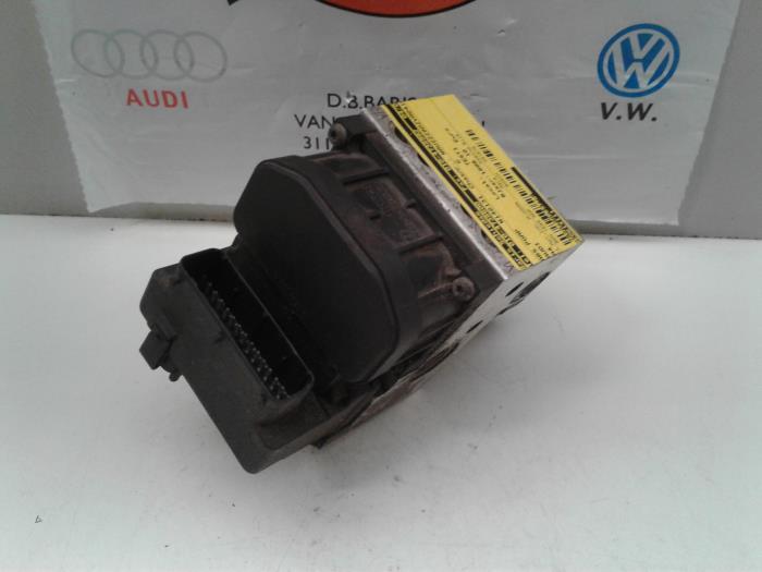 Gebrauchte ABS Pumpe Audi A4 (B5) 1.6 Preis € 20,00 Margenregelung angeboten von Baris Schiedam