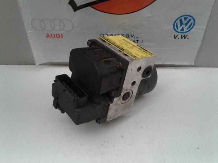 Begagnade ABS-pump Audi A4 Avant (B5) 2.6 V6 Pris € 20,00 Marginaltabell erbjuds av Baris Schiedam