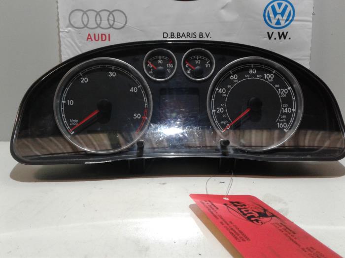 Compteur d'un Volkswagen Passat (3B3) 1.9 TDI 130 2001