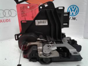Używane Mechanizm blokady drzwi prawych wersja 2-drzwiowa Volkswagen Lupo Cena € 30,00 Procedura marży oferowane przez Baris Schiedam
