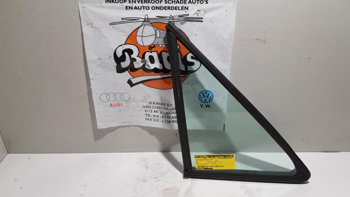 Usados Ventanilla triangular derecha delante Volkswagen Golf II (19E) 1.6 CD,CLD,GLD Precio € 10,00 Norma de margen ofrecido por Baris Schiedam