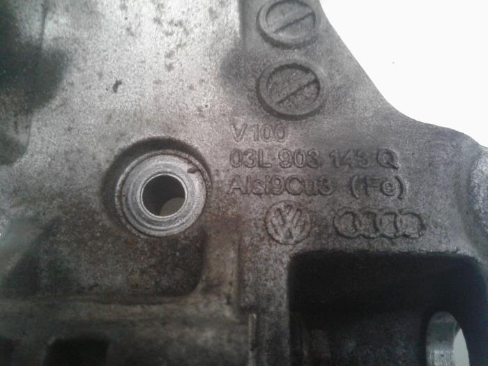 Alternator upper bracket from a Seat Ibiza ST (6J8) 1.2 TDI Ecomotive 2011