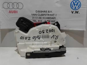 Usagé Serrure portière mécanique 4portes avant droite Volkswagen Polo V (6R) 1.4 16V Prix € 15,00 Règlement à la marge proposé par Baris Schiedam