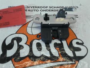 Used Tailgate lock mechanism Volkswagen Polo IV (9N1/2/3) 1.2 12V Price € 15,00 Margin scheme offered by Baris Schiedam