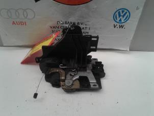 Używane Mechanizm blokady drzwi prawych wersja 2-drzwiowa Volkswagen Lupo (6X1) 1.2 TDI 3L Cena € 30,00 Procedura marży oferowane przez Baris Schiedam