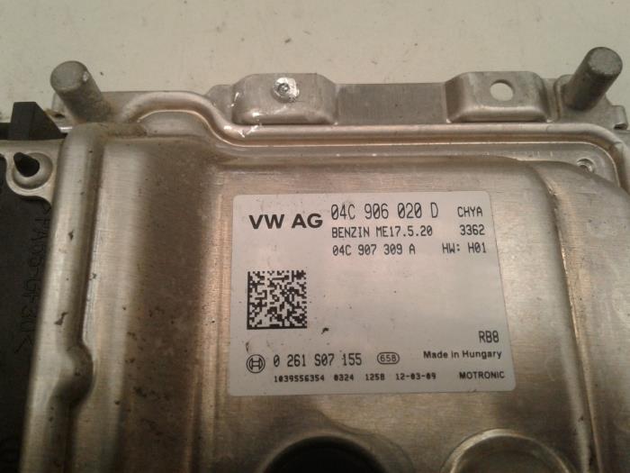 Ordenador de gestión de motor de un Volkswagen Up! (121) 1.0 12V 60 2012